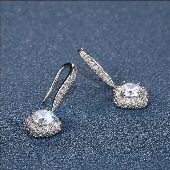 Elegant Silver Crystal Drop Earrings with Synthetic Rhinestones- NIP - Picture 5 of 8